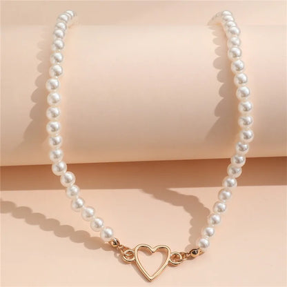 Imitation Pearl Trendy Love Heart  Choker Necklace Female Personality Party Fashion Clavicle Collier Colar Perlas Collar Gift