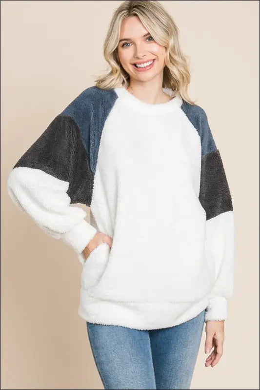 Culture Code Color Block Faux Fur Raglan Sleeve Sweatshirt - White / S