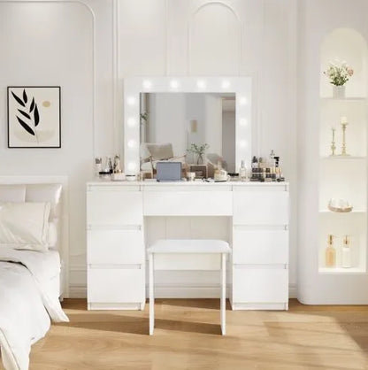 Large White Vanity Tables With Mirror And Light