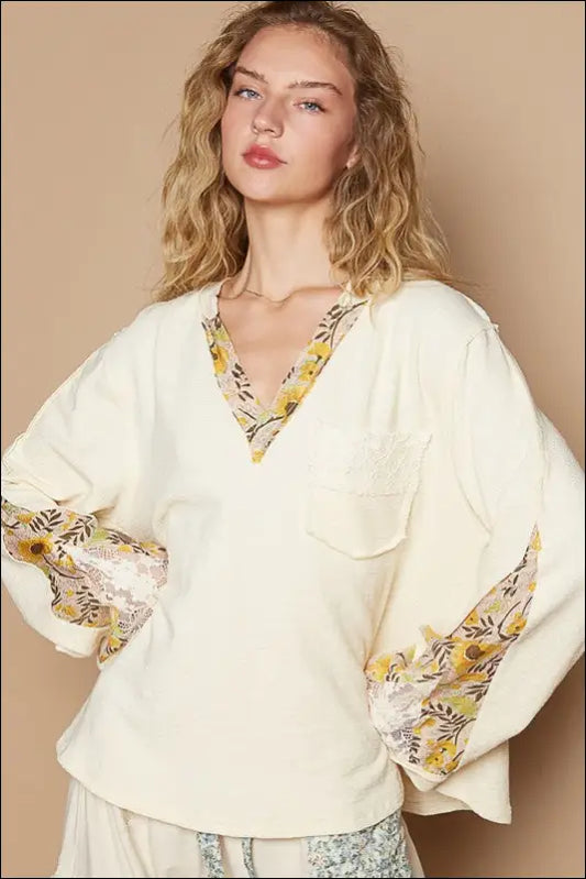 POL Lace Detail Flower Printed V-Neck Knit Top - Cream / S