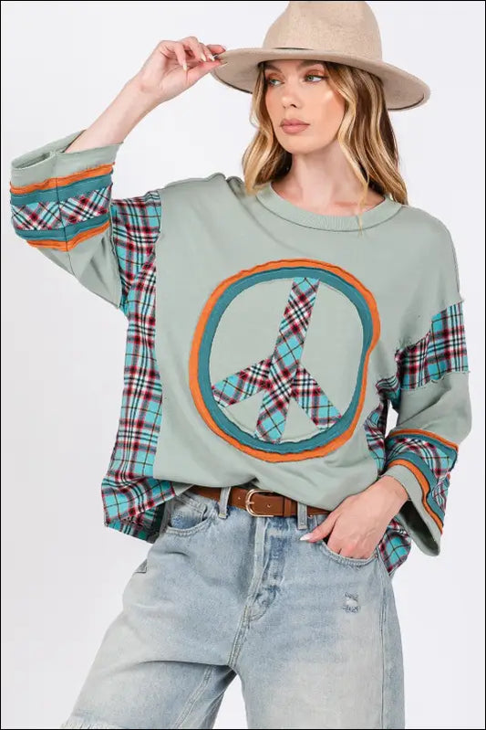 SAGE + FIG Peace Applique Patch Contrast Plaid Top - Autumn Sage / S