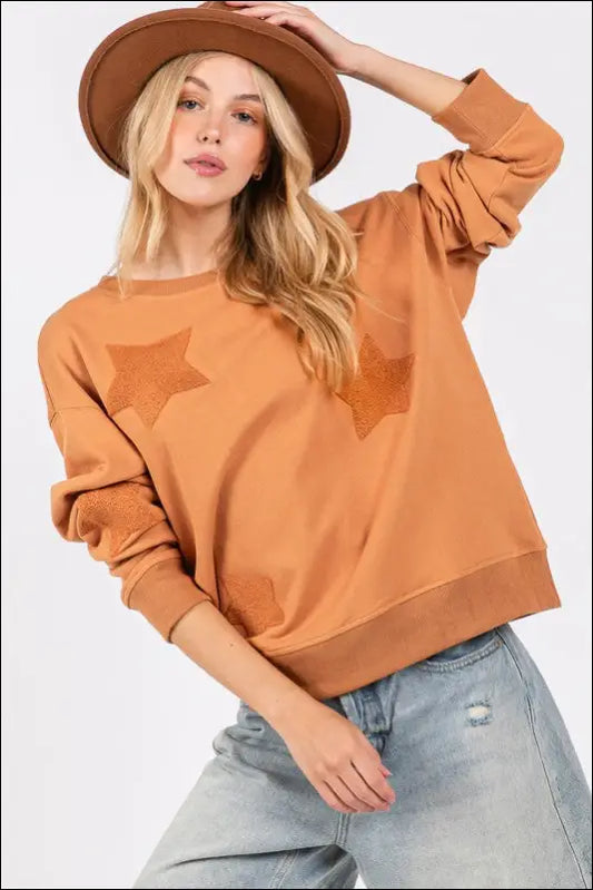 SAGE + FIG Star Patch Long Sleeve Sweatshirt - Cinnamon / S