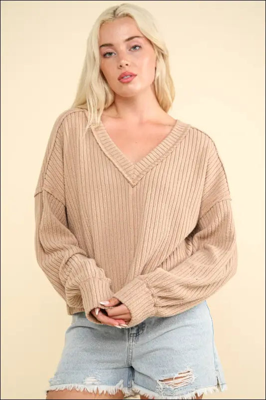 VERY J Exposed Seam V-Neck Ribbed Knit Top - Mocha / S