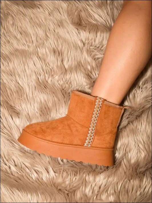 WILD DIVA Round Toe Platform Boots - Caramel / 5.5